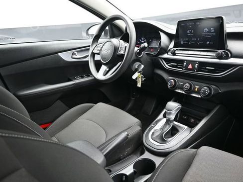 Used 2023 Kia Forte LXS w/ LXS Technology Package FWD image 17