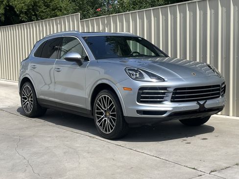 Used 2020 Porsche Cayenne AWD/4WD image 3