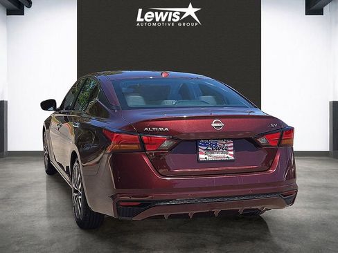 Used 2024 Nissan Altima 2.5 SV FWD image 3