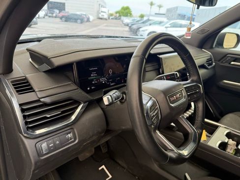 Used 2025 GMC Acadia Elevation image 14