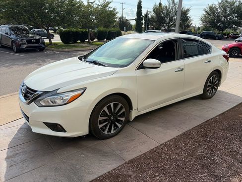 Used 2018 Nissan Altima 2.5 SV w/ 2.5 SV Technology Package FWD image 9
