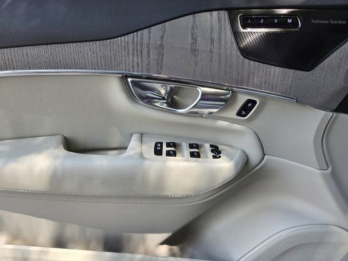 Certified 2025 Volvo XC90 T8 Plus w/ Protection Package Premier image 32