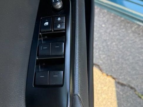 Used 2025 Toyota Camry SE w/ Convenience Package FWD image 15
