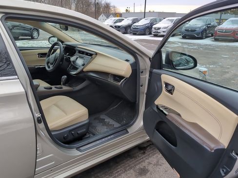 Used 2016 Toyota Avalon Limited image 9