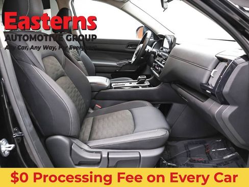 Used 2025 Nissan Pathfinder SV FWD image 25