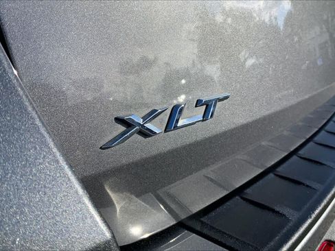 Used 2023 Ford Explorer XLT RWD image 9