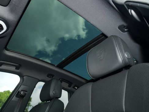 Certified 2026 Porsche Macan AWD/4WD image 25
