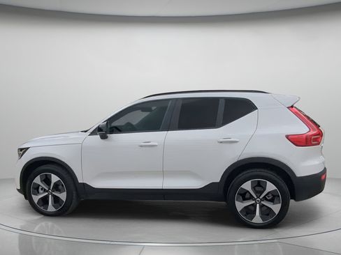 Used 2026 Volvo XC40 B5 Plus AWD/4WD image 17