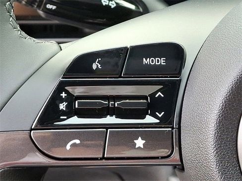 New 2025 Hyundai Elantra SEL image 11