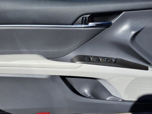 Used 2024 Toyota Camry SE image 13