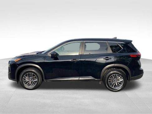 Used 2024 Nissan Rogue S FWD image 3