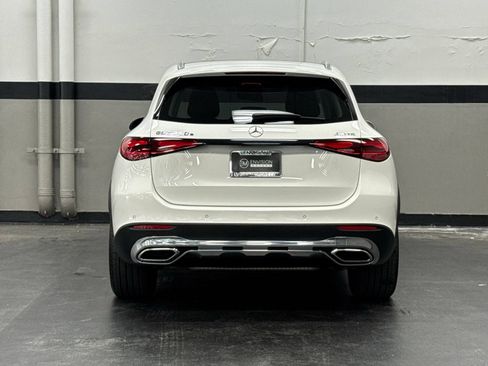Used 2025 Mercedes-Benz GLC 350e 4MATIC image 11
