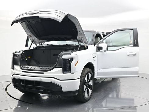 Used 2023 Ford F150 Lightning Platinum AWD/4WD image 52