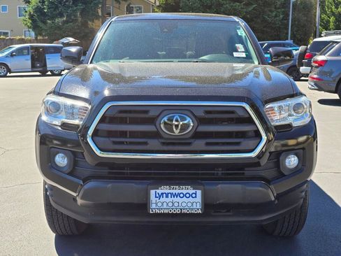 Used 2019 Toyota Tacoma SR5 AWD/4WD image 8