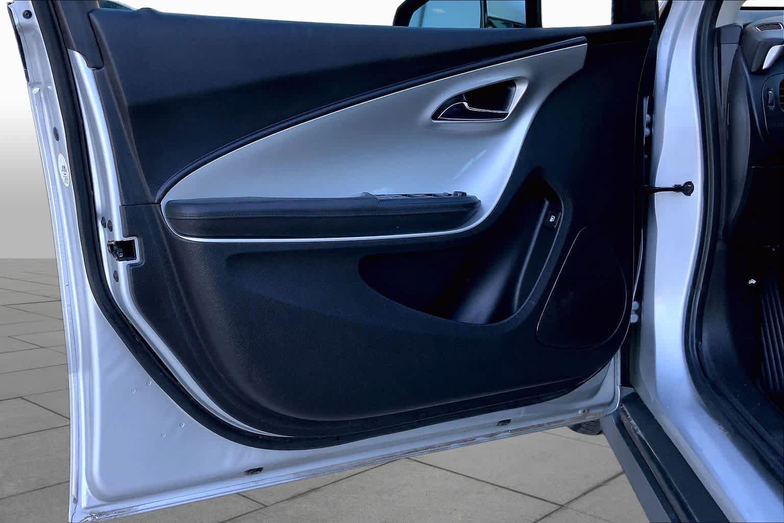 Used 2014 Chevrolet Volt FWD image 21
