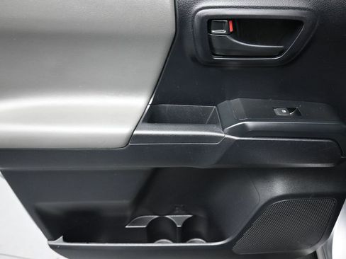 Used 2020 Toyota Tacoma SR w/ SR Convenience Package image 30