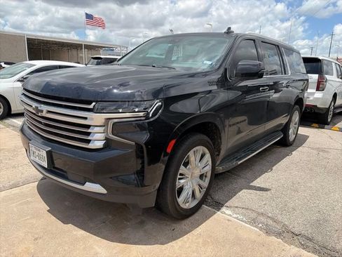 Used 2023 Chevrolet Suburban High Country w/ Advanced Technology Package AWD/4WD image 2