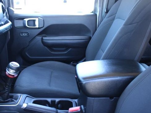 Used 2022 Jeep Wrangler Unlimited Sport AWD/4WD image 32