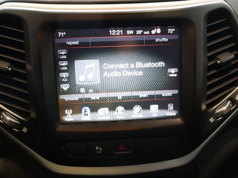 Used 2018 Jeep Cherokee Trailhawk w/ Comfort/Convenience Group image 22