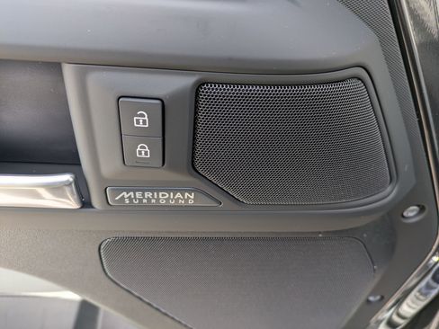 New 2026 Land Rover Defender 110 X-Dynamic SE image 21