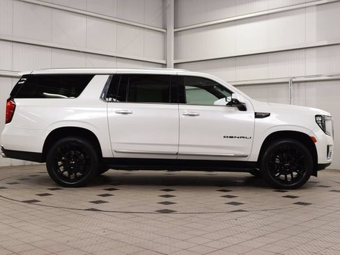 Used 2024 GMC Yukon XL Denali AWD/4WD image 9