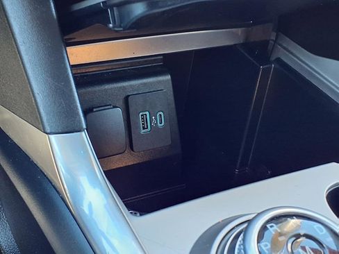 Used 2020 Ford Explorer XLT w/ Equipment Group 202A image 13