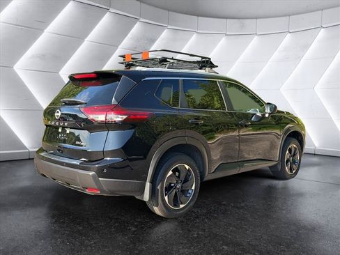 Used 2024 Nissan Rogue SV w/ SV Premium Package AWD/4WD image 5