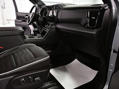 Used 2025 GMC Sierra 1500 AT4X image 32