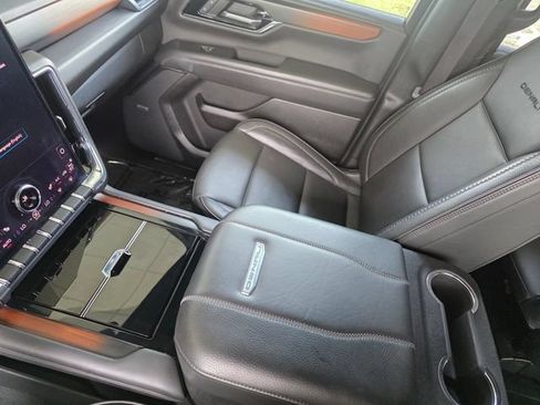 Used 2025 GMC Yukon Denali AWD/4WD image 31