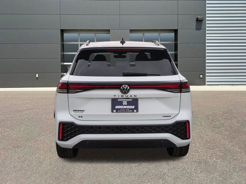 New 2026 Volkswagen Tiguan SE R-Line AWD/4WD image 6