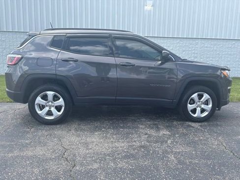 Used 2018 Jeep Compass Latitude w/ Cold Weather Group AWD/4WD image 16