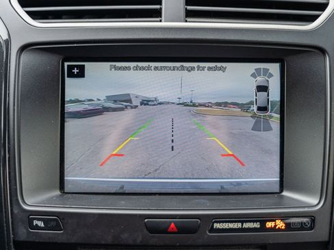 Certified 2018 Ford Explorer XLT w/ Equipment Group 202A image 32