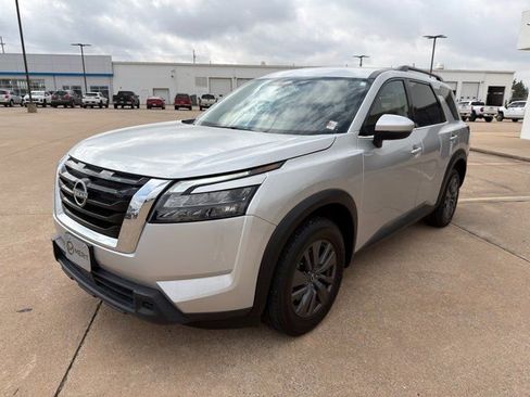 Used 2024 Nissan Pathfinder SV image 7
