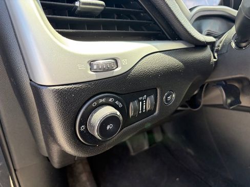 Used 2016 Jeep Cherokee Trailhawk w/ Comfort/Convenience Group AWD/4WD image 6