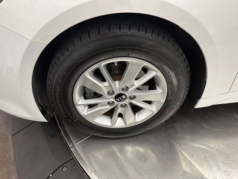 Used 2016 Kia Optima LX w/ LX Convenience Package image 28