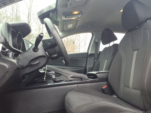 Used 2021 Hyundai Elantra SE image 25
