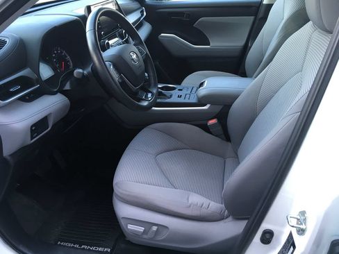 Used 2020 Toyota Highlander LE AWD/4WD image 21