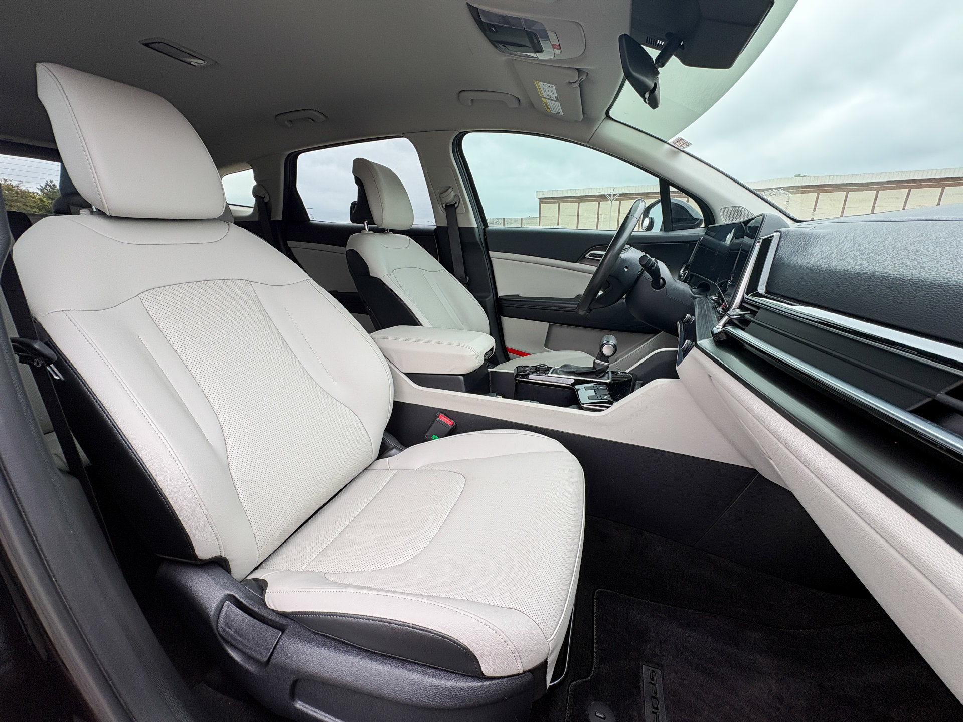 Used 2024 Kia Sportage EX FWD image 26