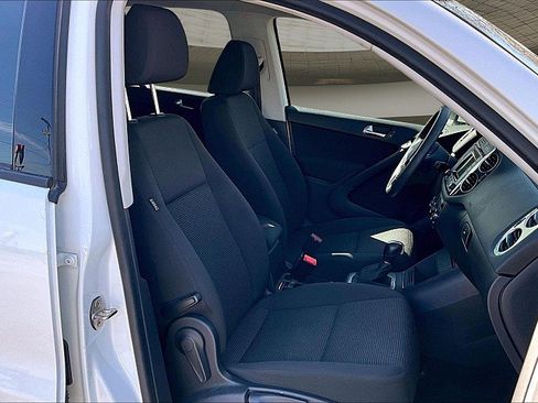 Used 2018 Volkswagen Tiguan Limited image 7