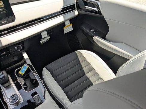 New 2025 Mitsubishi Outlander SE image 17