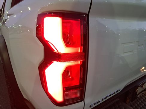 Used 2024 Chevrolet Colorado ZR2 w/ ZR2 Convenience Package III image 31