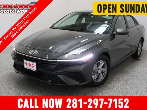 Used 2025 Hyundai Elantra SE image 1