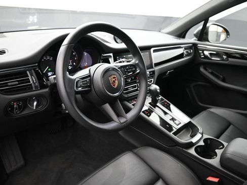 New 2025 Porsche Macan AWD/4WD image 4