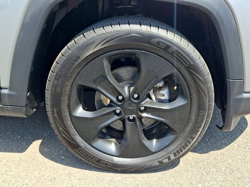 Used 2019 Jeep Compass Latitude FWD image 9