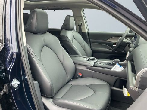 New 2026 Toyota Grand Highlander XLE image 16