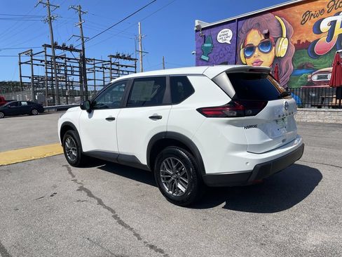 Used 2024 Nissan Rogue S FWD image 3