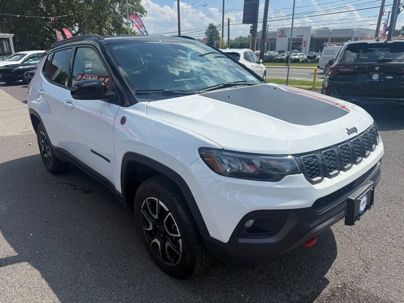 Used 2025 Jeep Compass Trailhawk AWD/4WD image 3