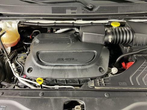 Used 2022 Chrysler Voyager LX image 26