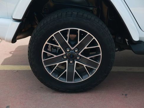 Used 2024 Jeep Wrangler High Altitude image 9