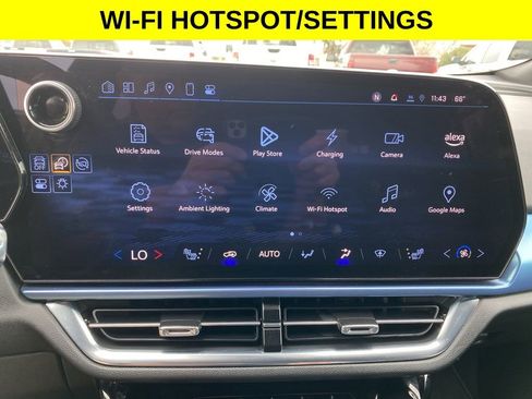 Used 2025 Chevrolet Equinox EV LT w/ Convenience Package image 11